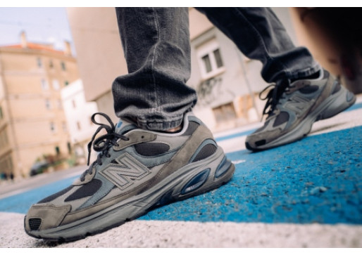 NEW BALANCE 2010 V2/Minimalizam koji ima stav