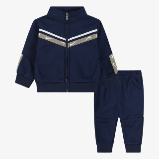 NIKE Trenirka Club 