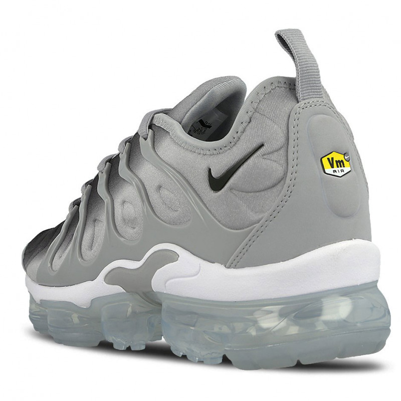 NIKE Tenisice AIR VAPORMAX PLUS 