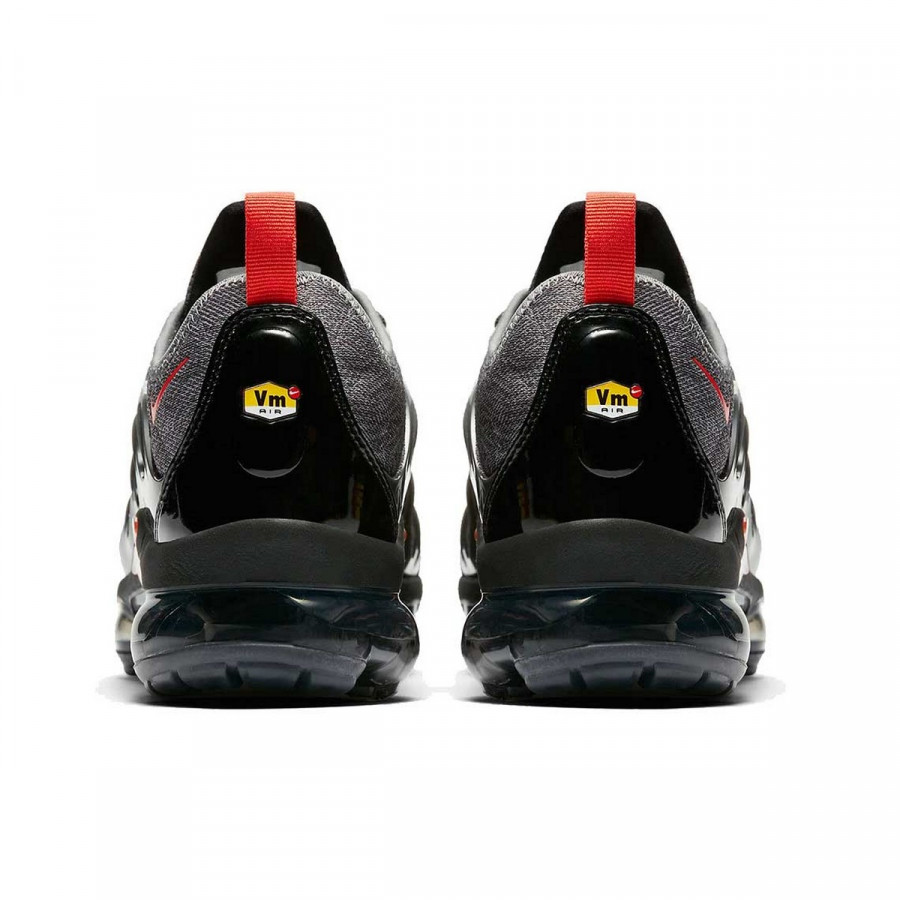 NIKE Tenisice AIR VAPORMAX PLUS 