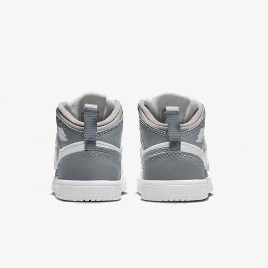 NIKE Tenisice Sky Jordan 1 