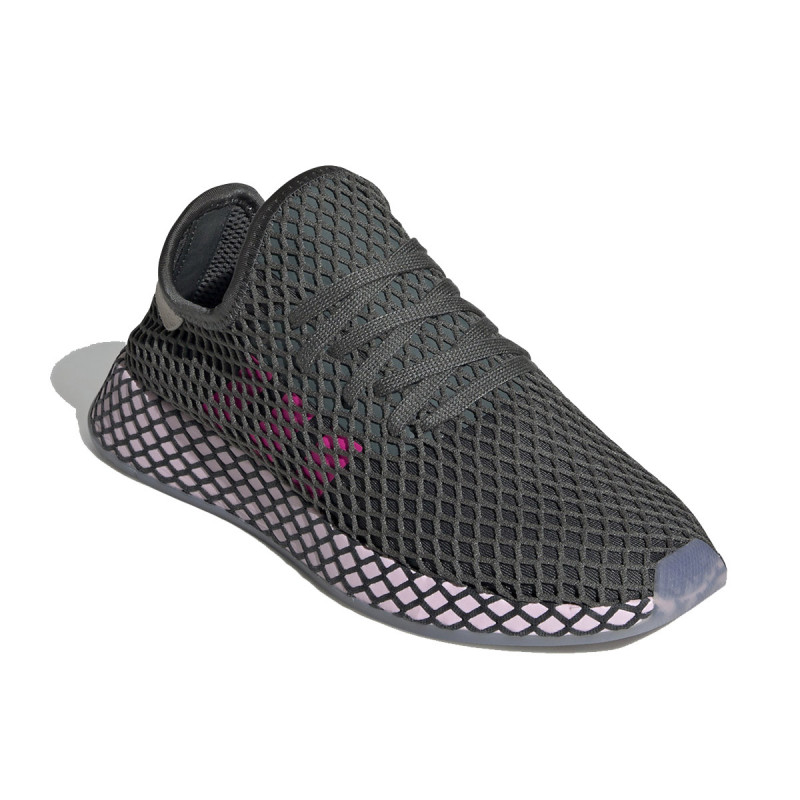 Triple outlet black deerupt