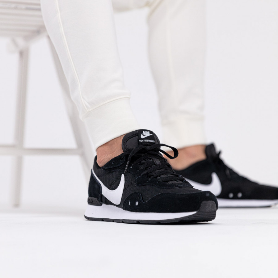 NIKE Tenisice NIKE VENTURE RUNNER 