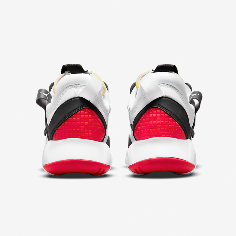NIKE Tenisice JORDAN MA2 