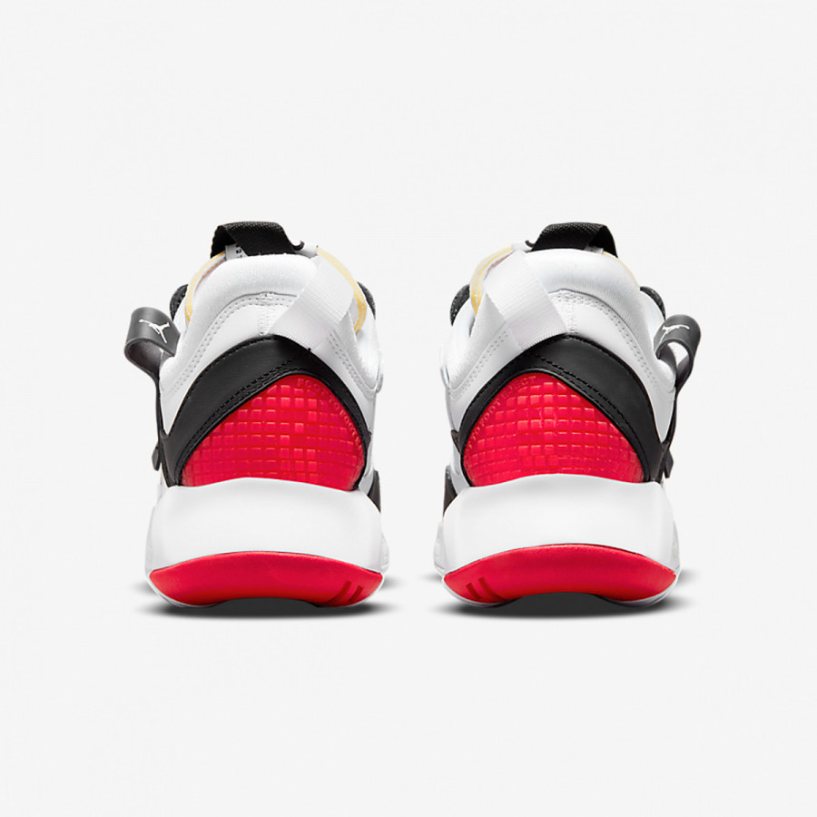 NIKE Tenisice JORDAN MA2 