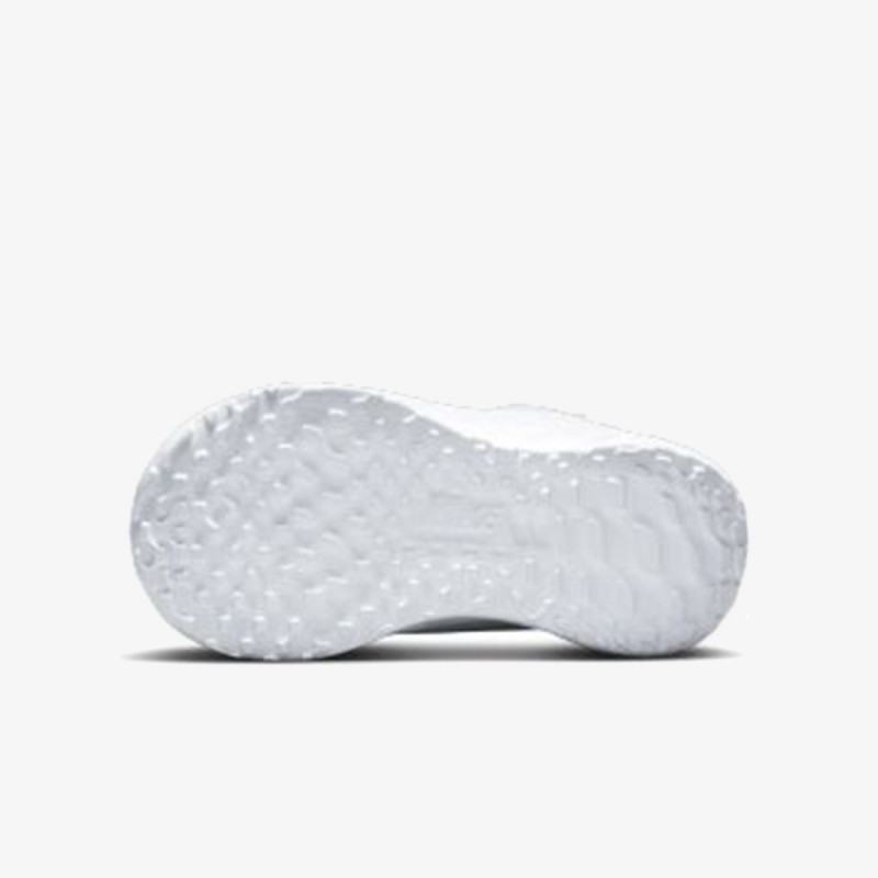 NIKE Tenisice Revolution 6 