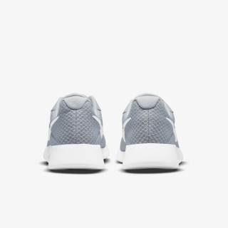 NIKE Tenisice NIKE TANJUN 