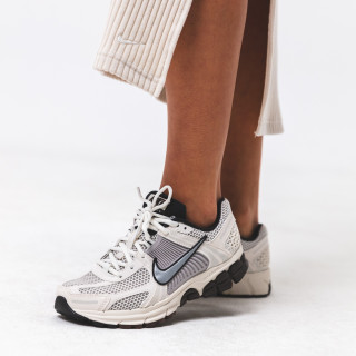 NIKE Tenisice W NIKE ZOOM VOMERO 5 