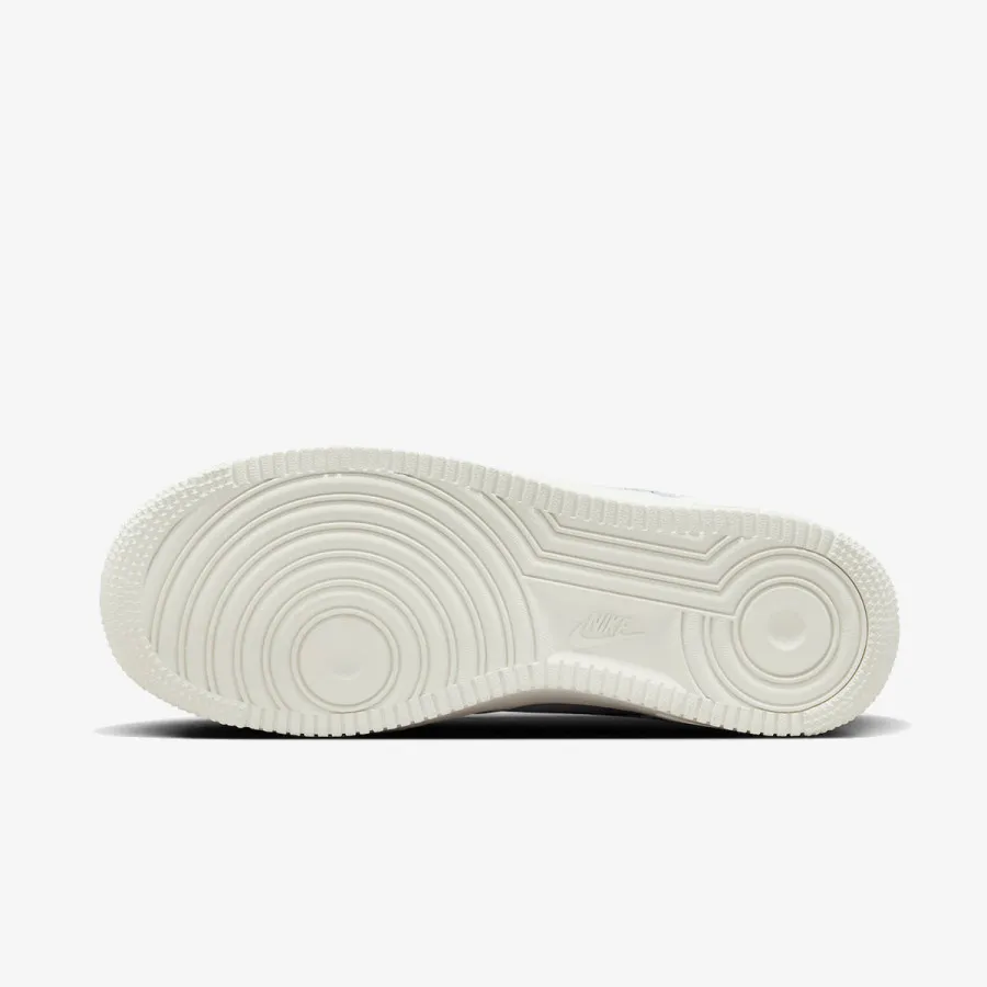 NIKE Tenisice W NIKE AIR FORCE 1 '07 MDZ 