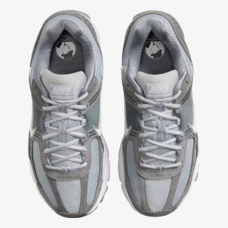 NIKE Tenisice NIKE ZOOM VOMERO 5 SDE 