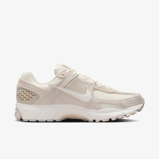NIKE Tenisice Vomero 5 