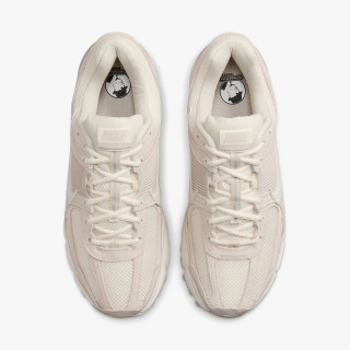 NIKE Tenisice Vomero 5 