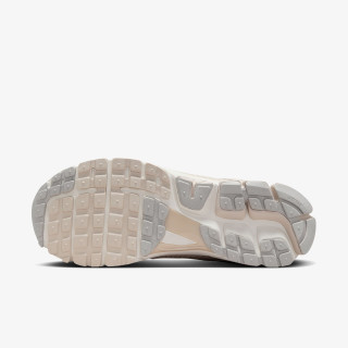 NIKE Tenisice Vomero 5 