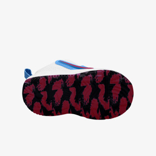 NIKE Tenisice Team Hustle 
