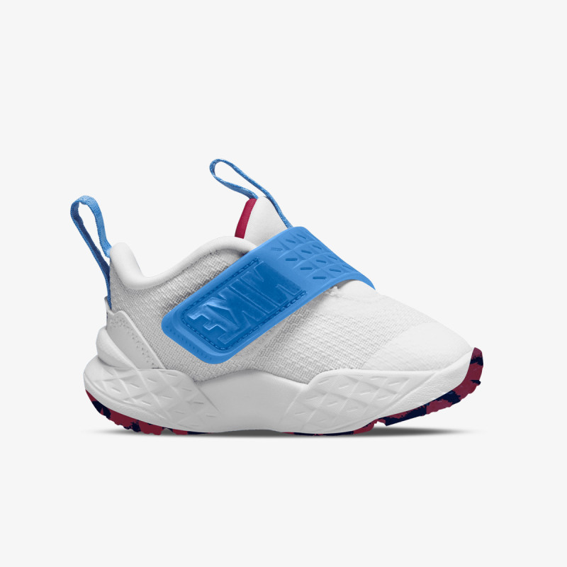 NIKE Tenisice Team Hustle 