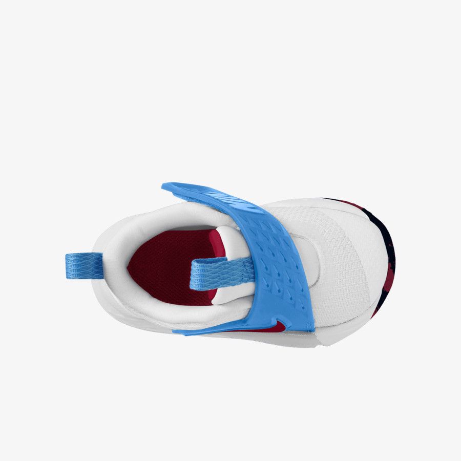 NIKE Tenisice Team Hustle 