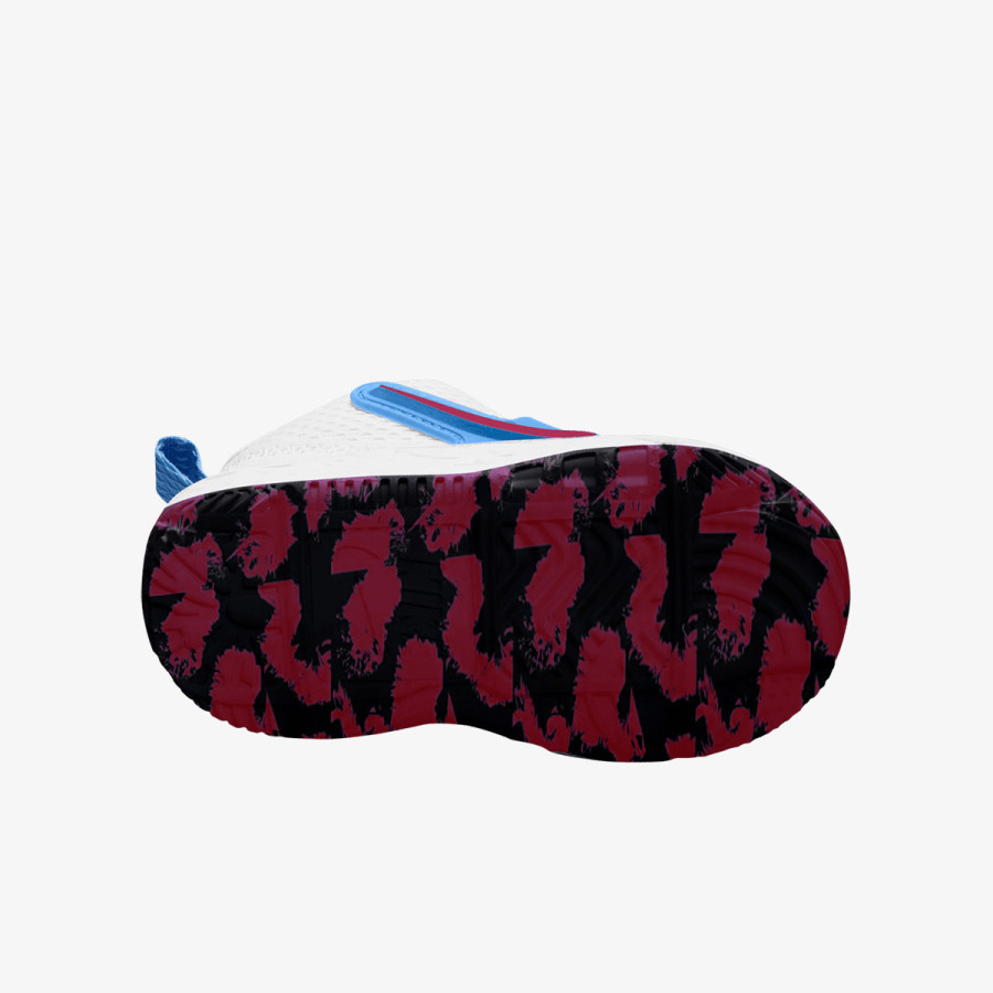 NIKE Tenisice Team Hustle 