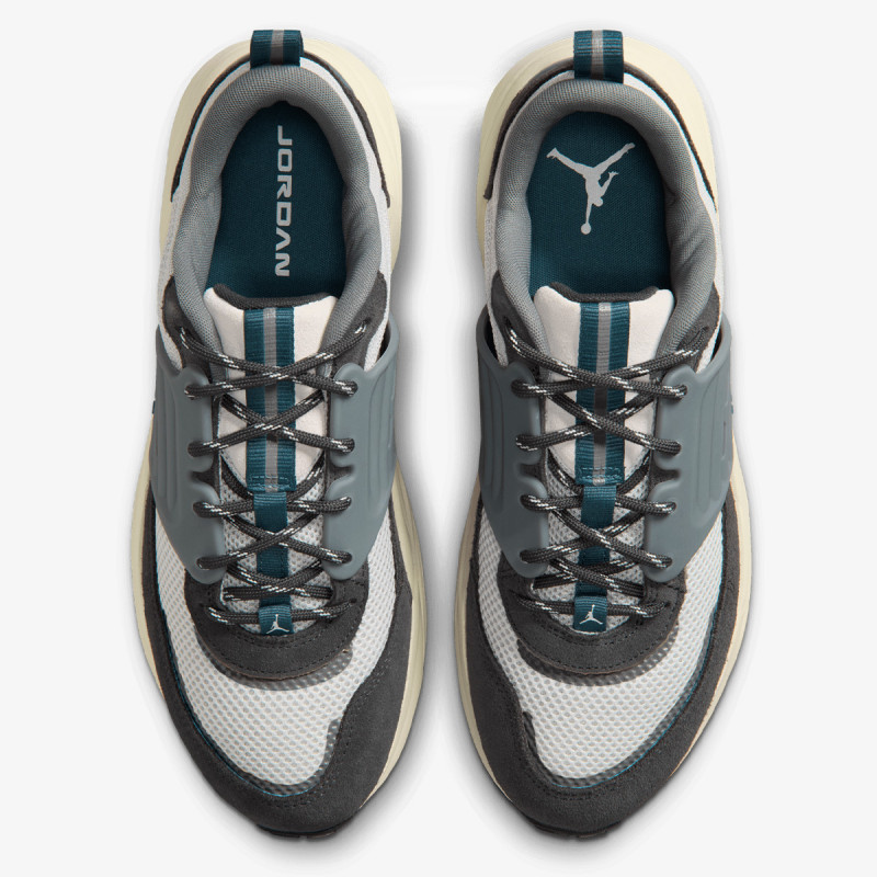 NIKE Tenisice JORDAN TRUNNER O/S 