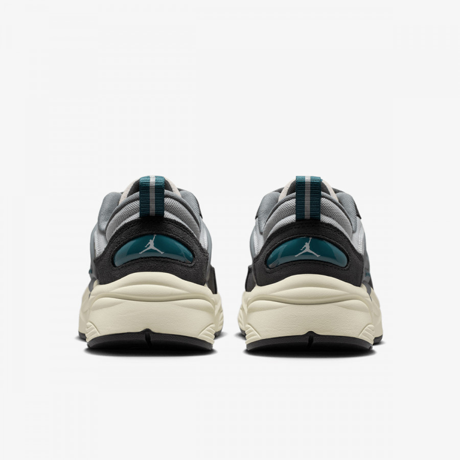 NIKE Tenisice JORDAN TRUNNER O/S 