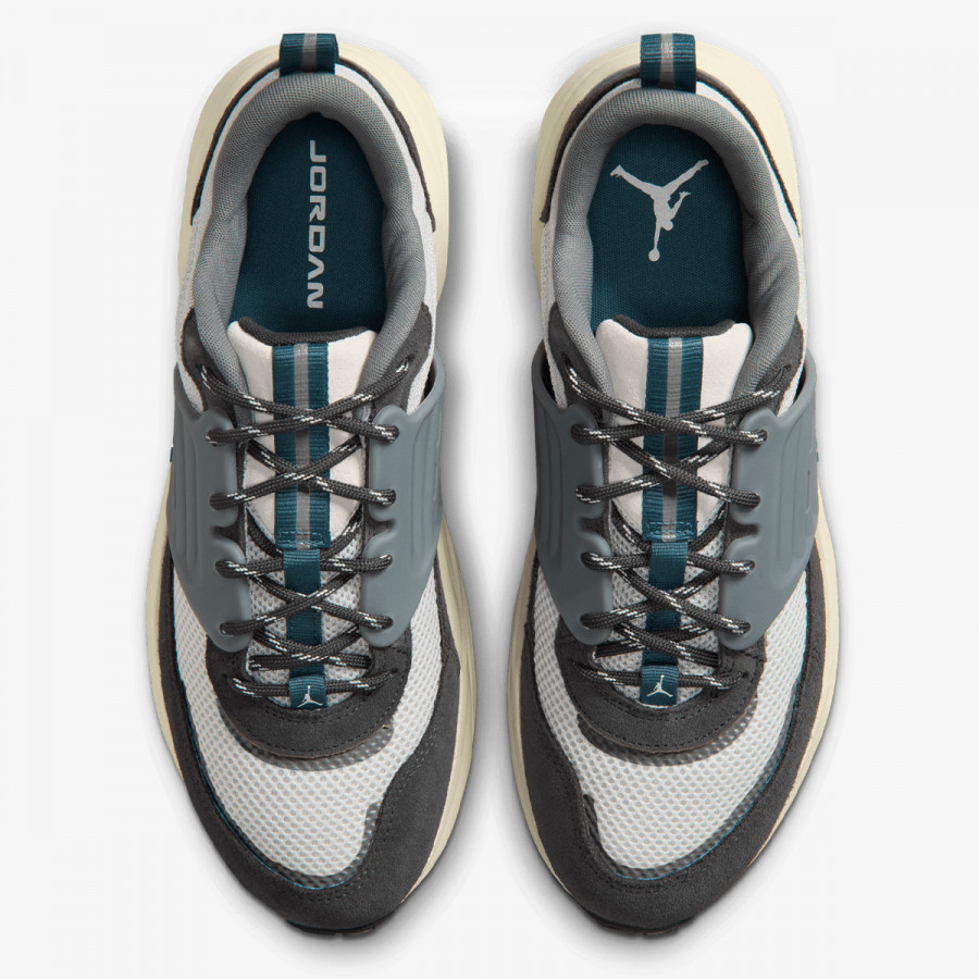 NIKE Tenisice JORDAN TRUNNER O/S 