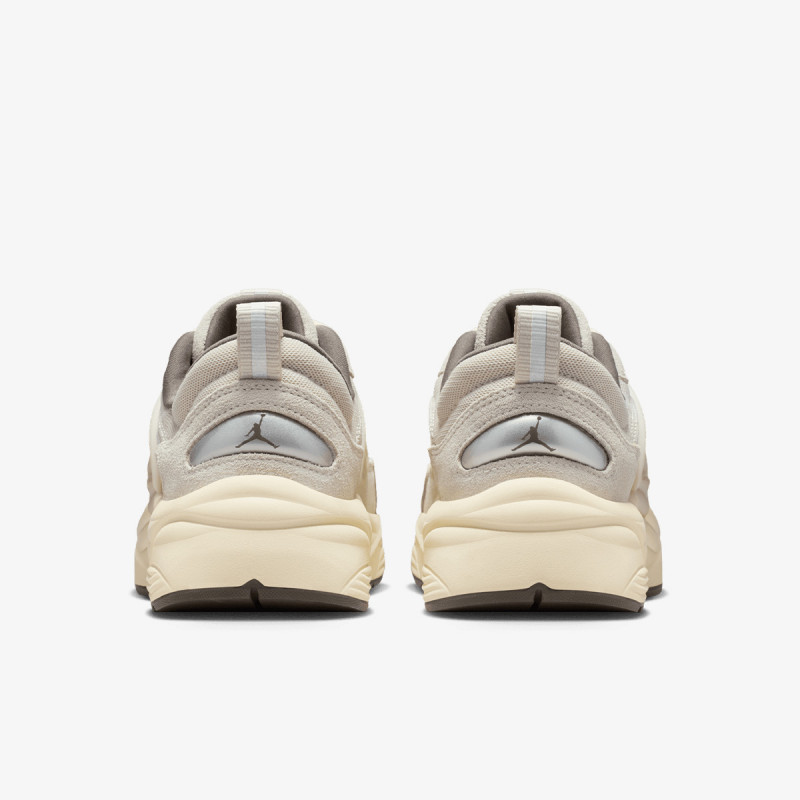NIKE Tenisice JORDAN TRUNNER O/S 