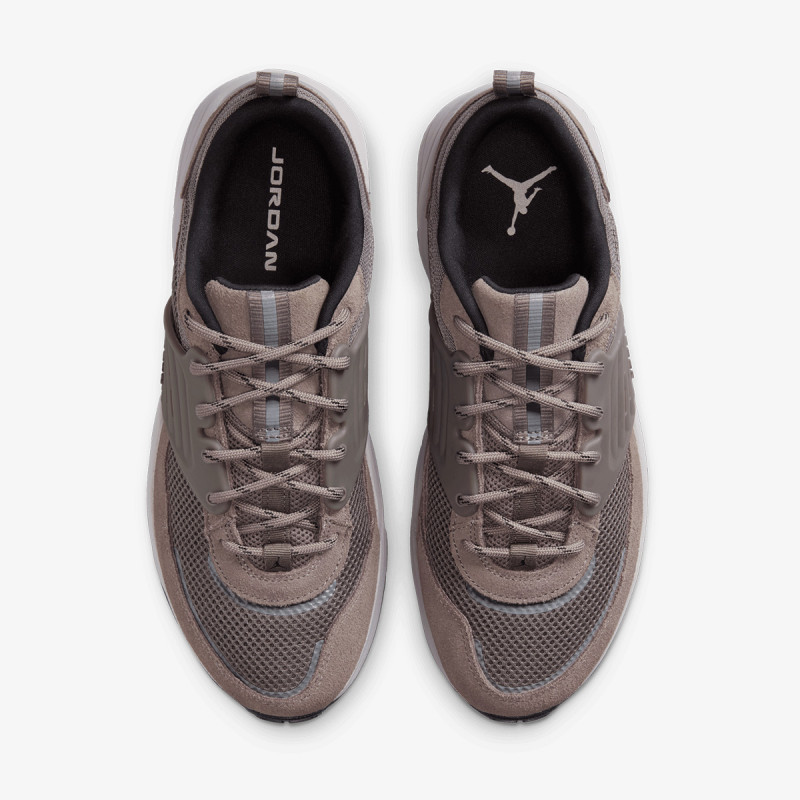NIKE Tenisice JORDAN TRUNNER O/S 