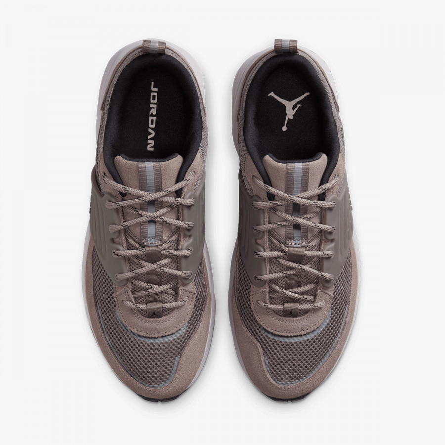 NIKE Tenisice JORDAN TRUNNER O/S 