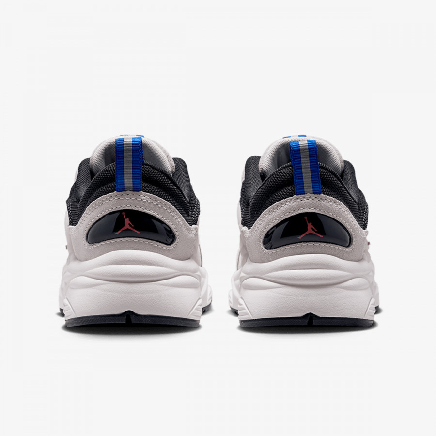 NIKE Tenisice JORDAN TRUNNER O/S BG 