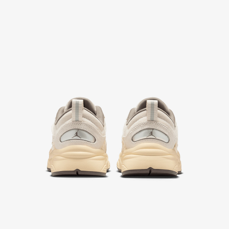 NIKE Tenisice JORDAN TRUNNER O/S BG 