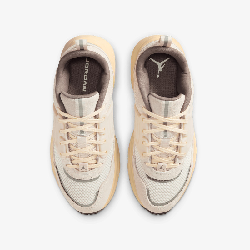 NIKE Tenisice JORDAN TRUNNER O/S BG 