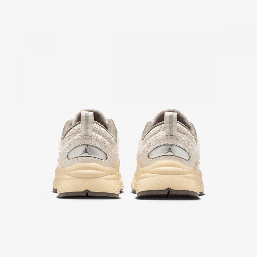 NIKE Tenisice JORDAN TRUNNER O/S BG 